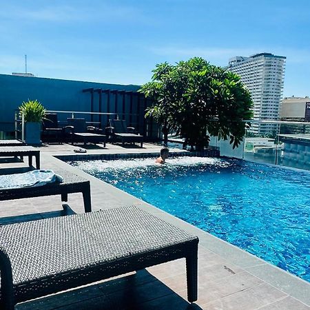 The Base Inn Pattaya Exterior photo