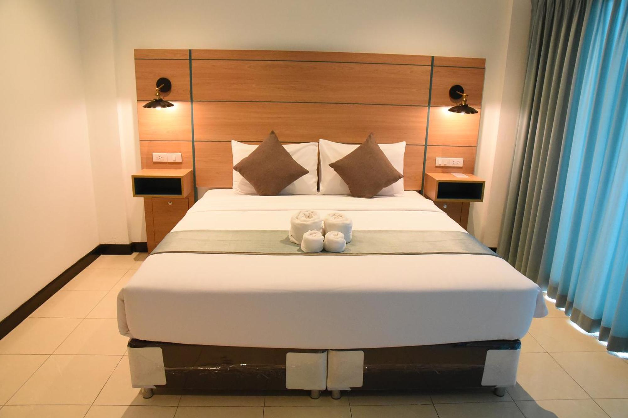 The Base Inn Pattaya Exterior photo