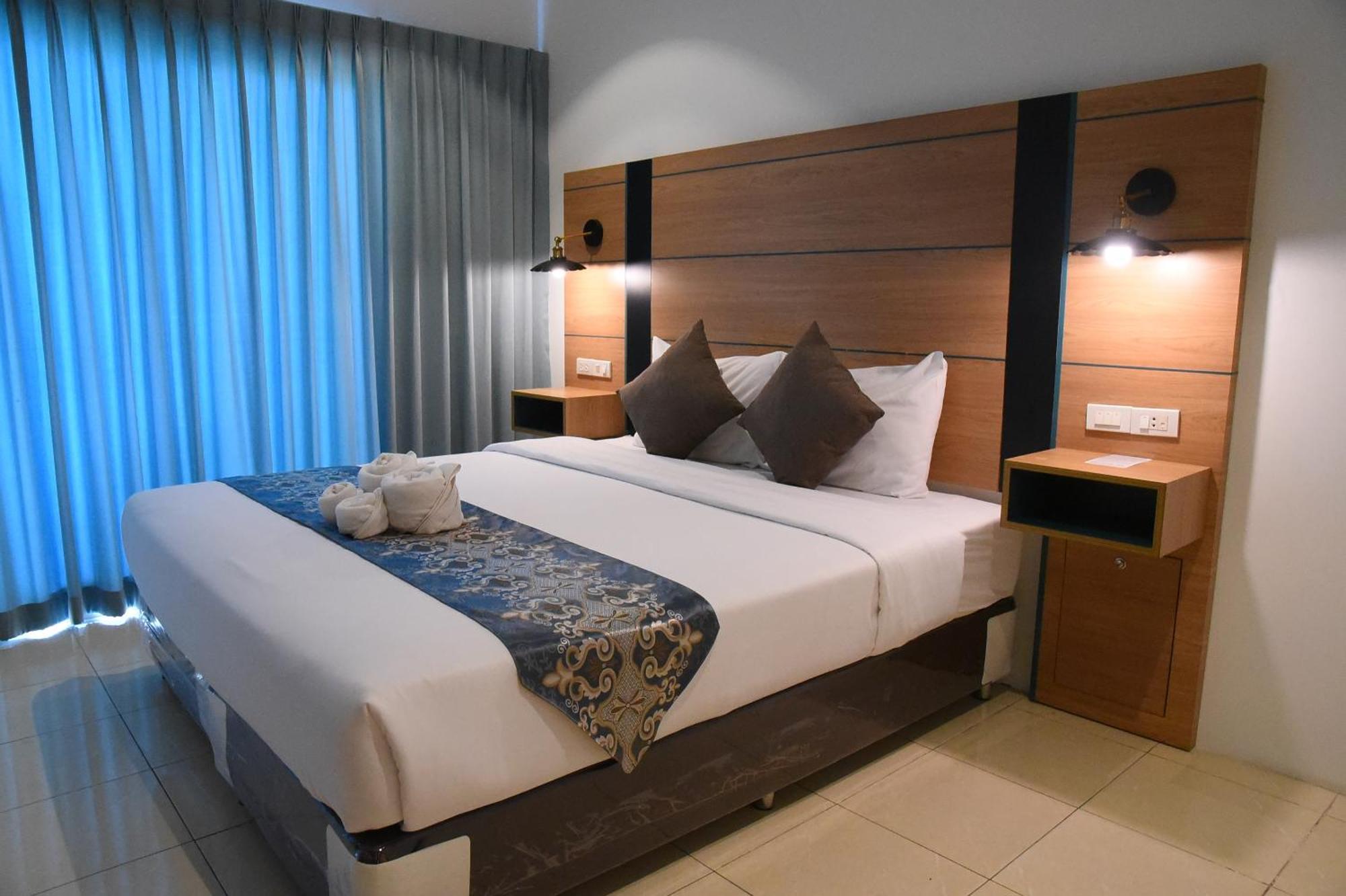The Base Inn Pattaya Exterior photo