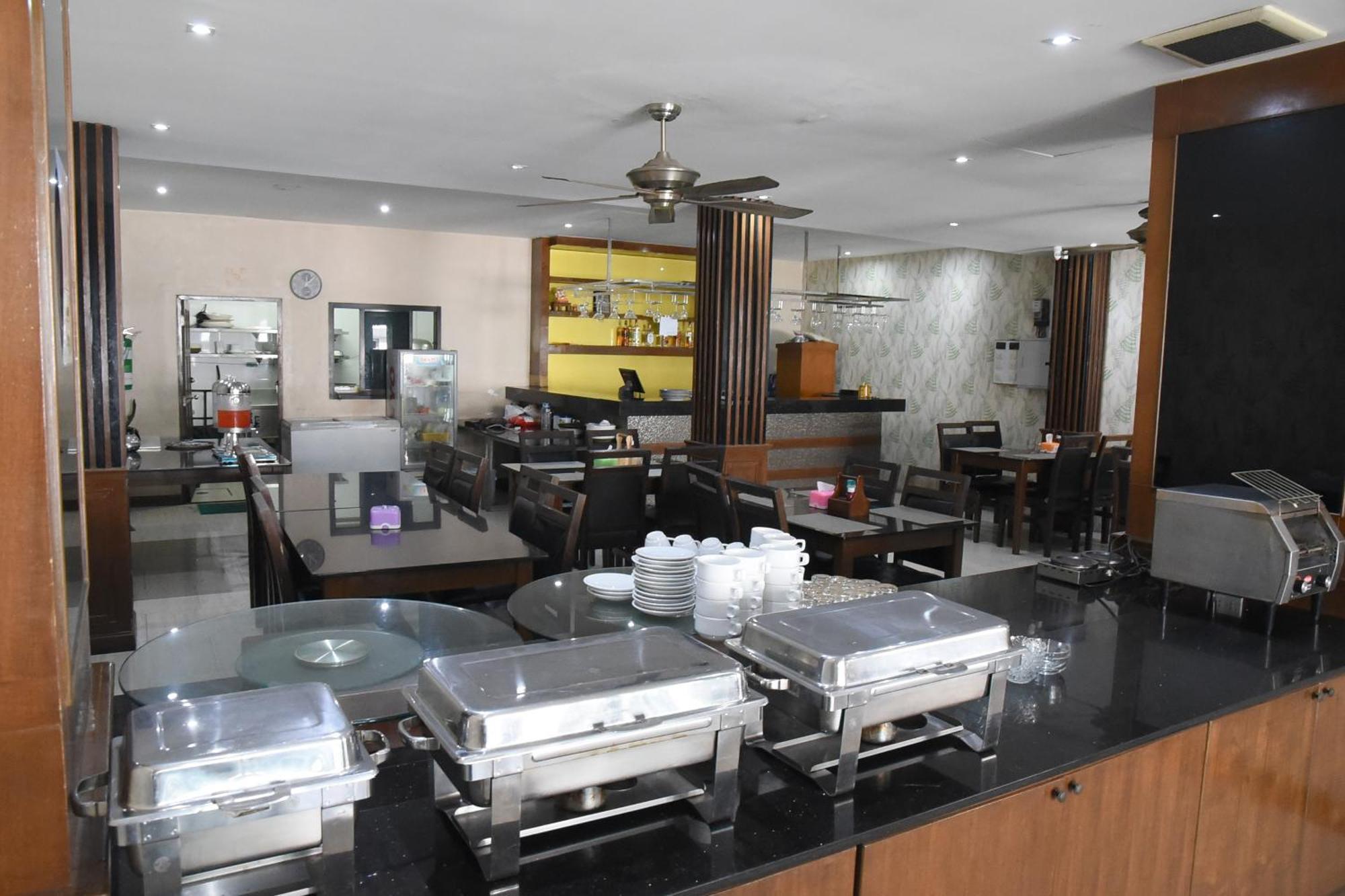 The Base Inn Pattaya Exterior photo