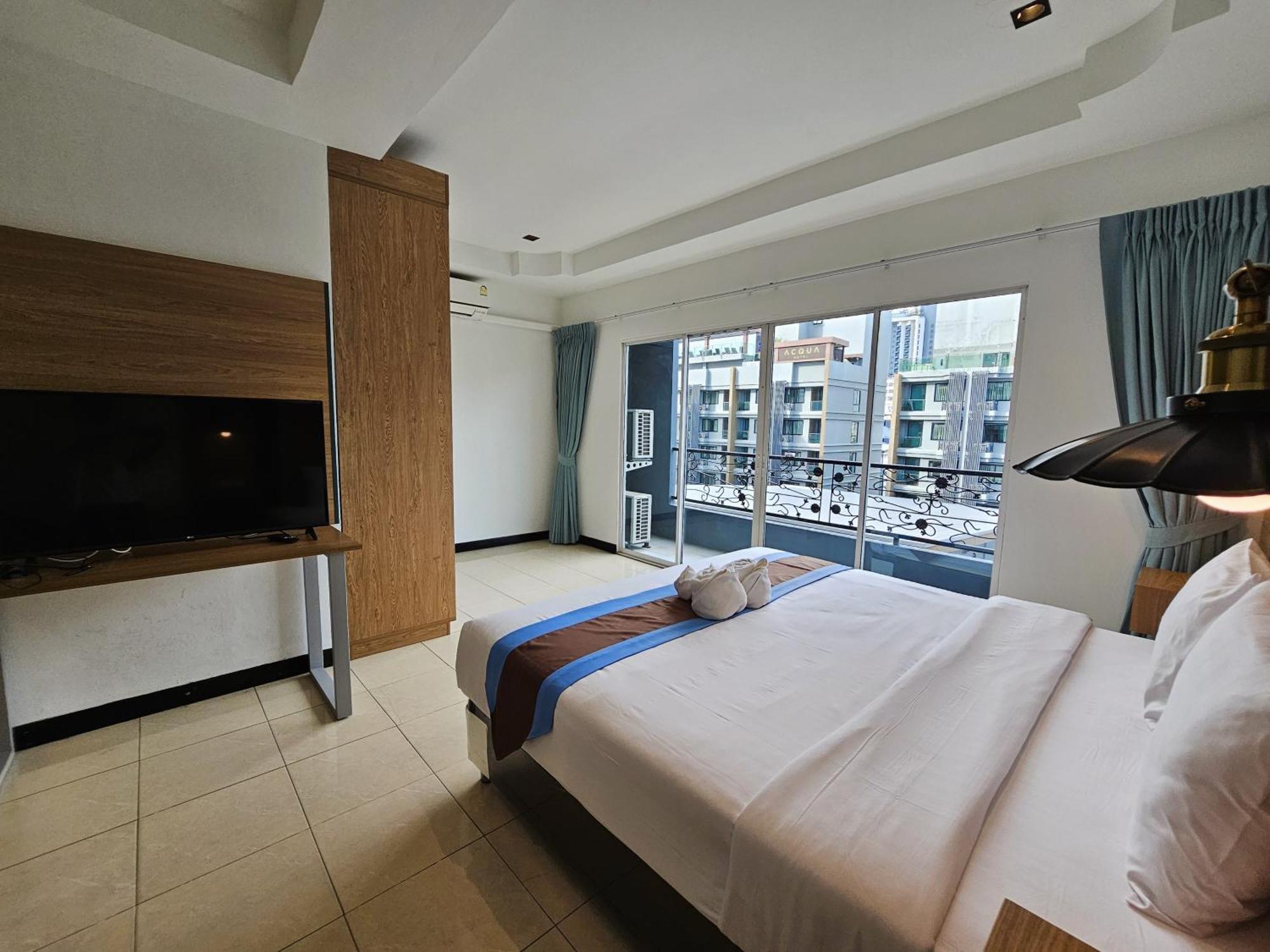 The Base Inn Pattaya Exterior photo