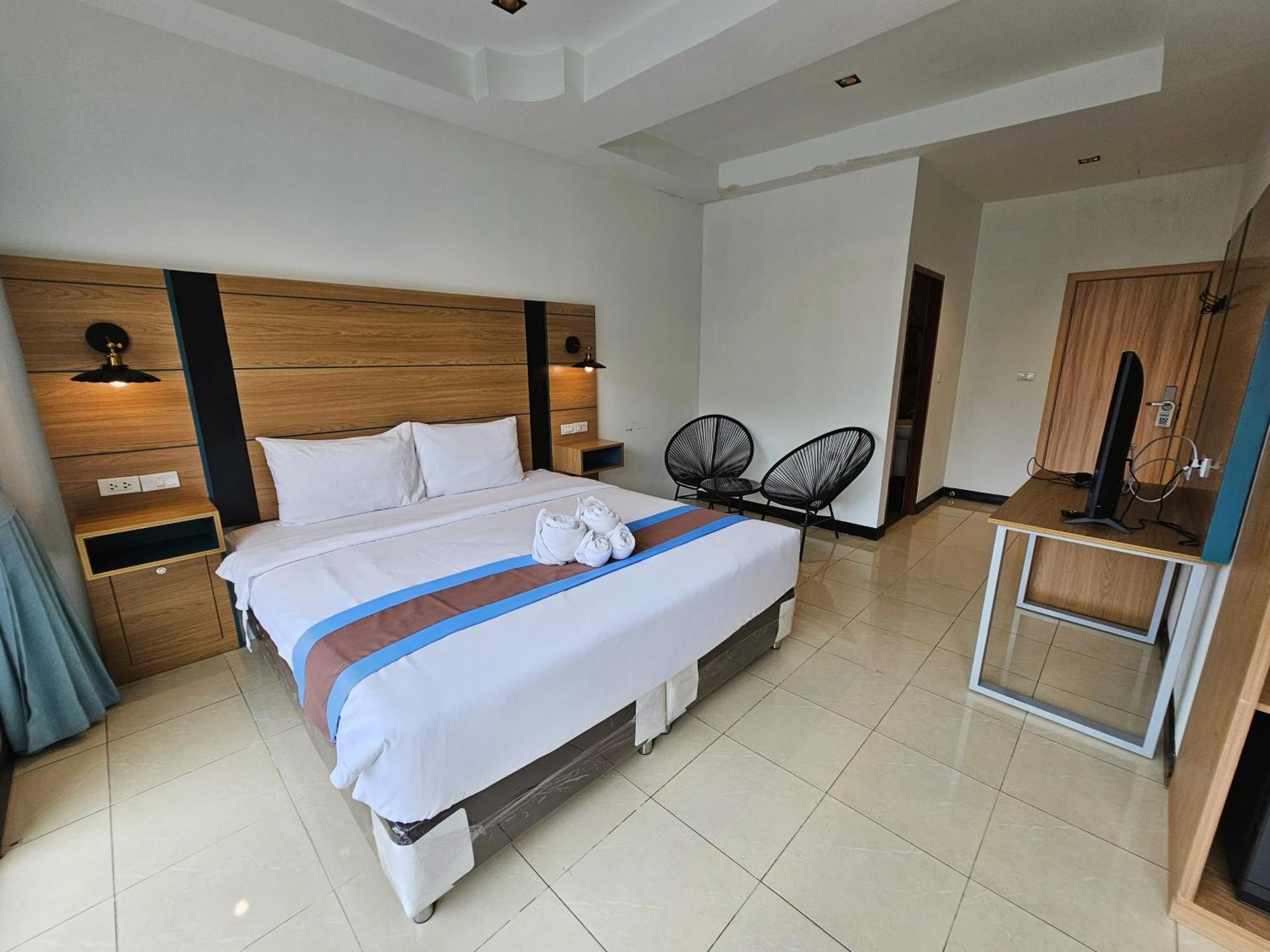 The Base Inn Pattaya Exterior photo