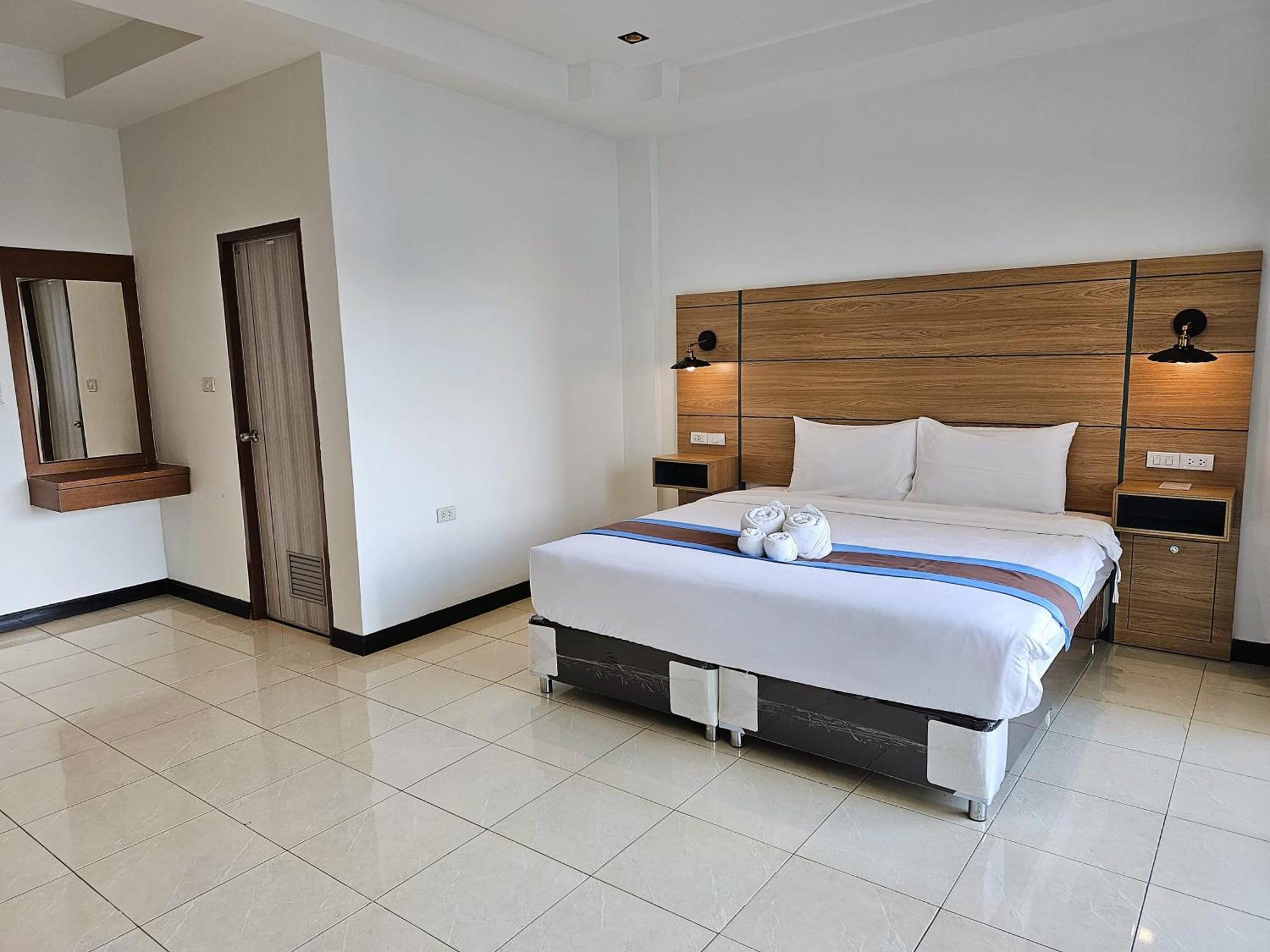 The Base Inn Pattaya Exterior photo