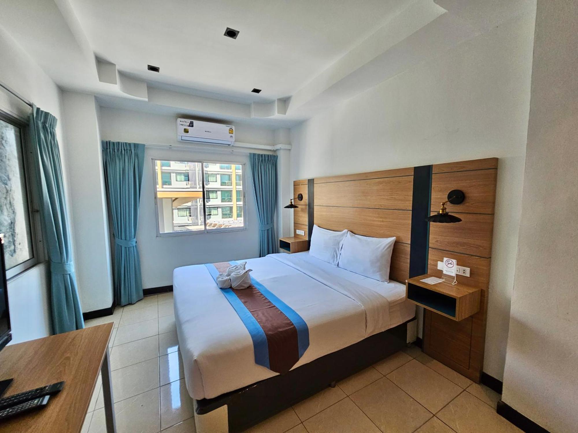 The Base Inn Pattaya Exterior photo