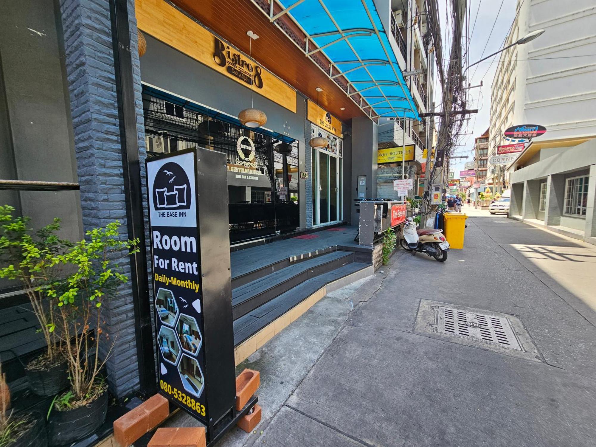 The Base Inn Pattaya Exterior photo