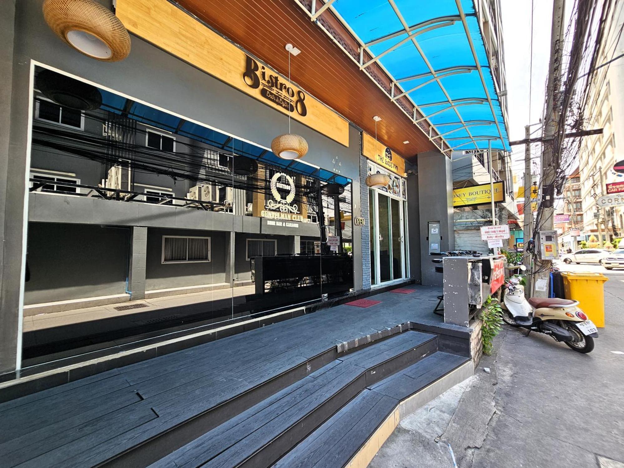 The Base Inn Pattaya Exterior photo